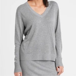 Banana Republic, v-neck sweater Marino wool